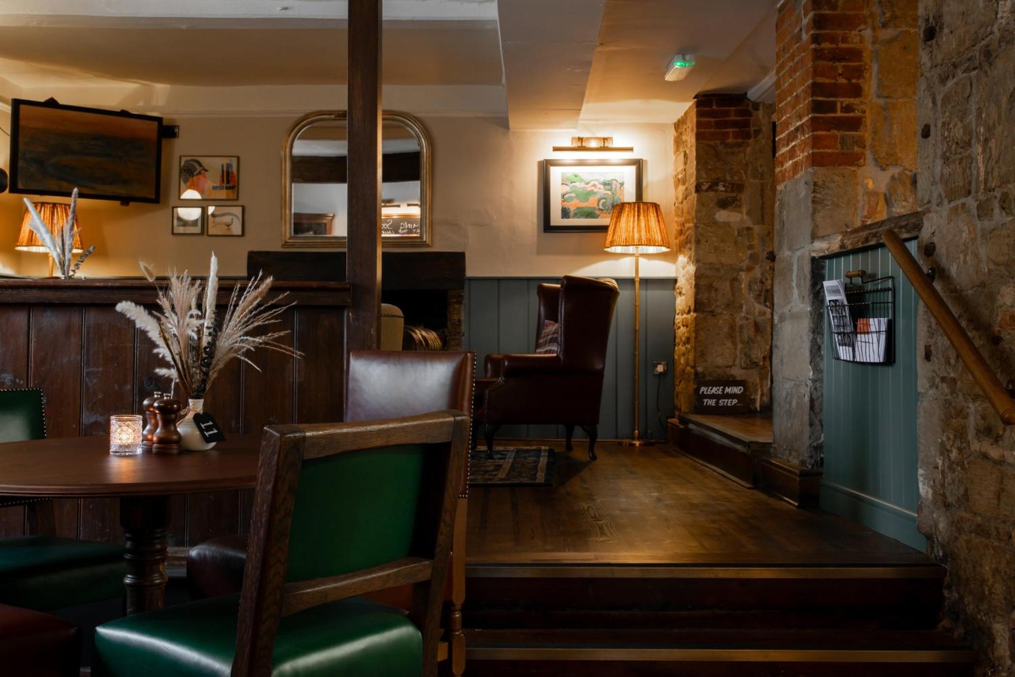 The Lamb Inn Hindon Экстерьер фото