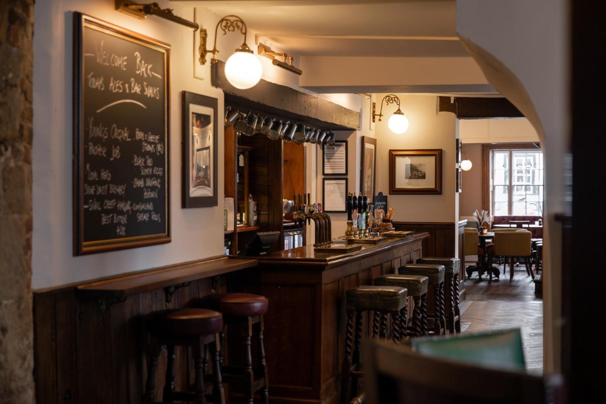 The Lamb Inn Hindon Экстерьер фото