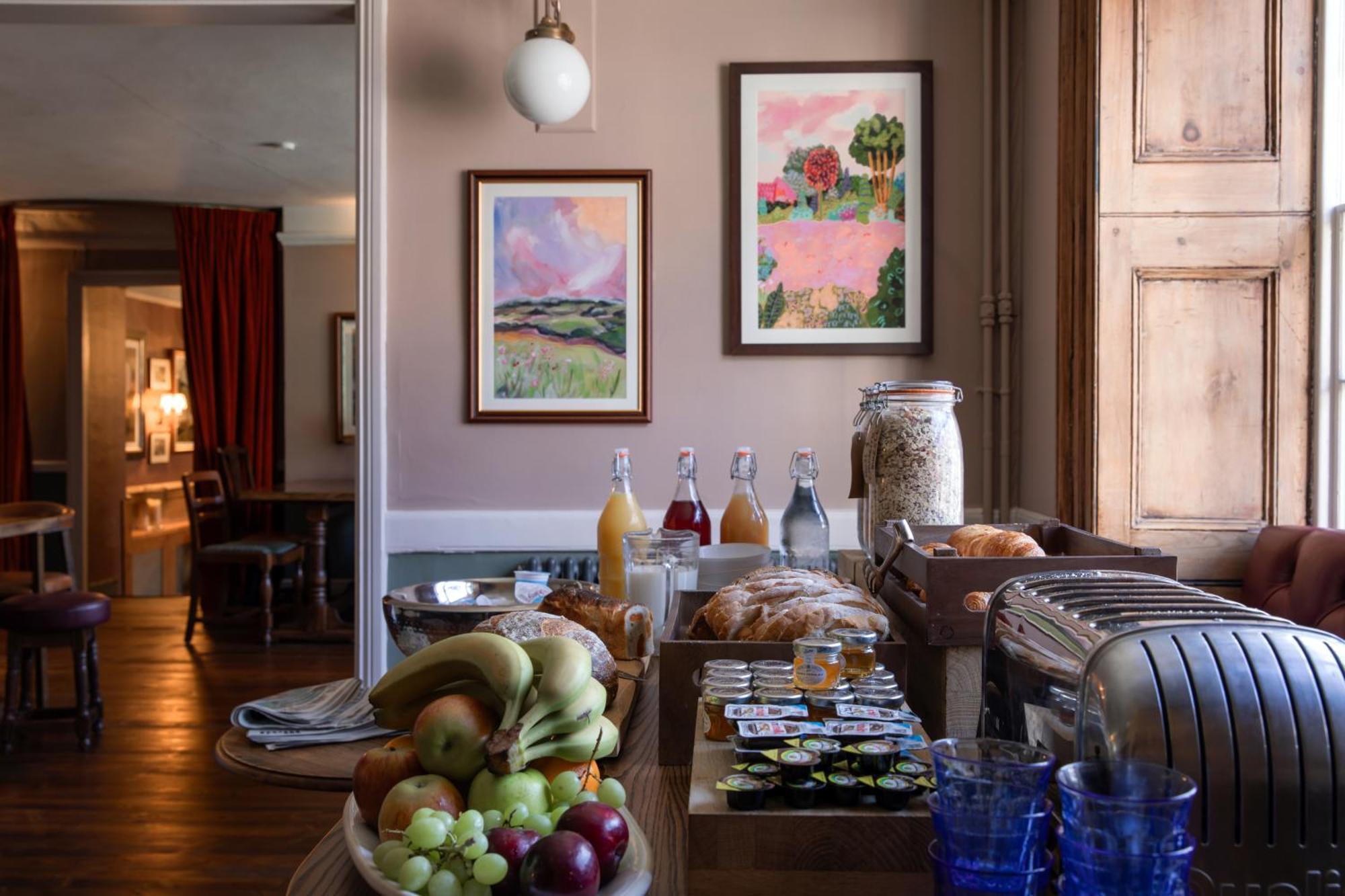 The Lamb Inn Hindon Экстерьер фото
