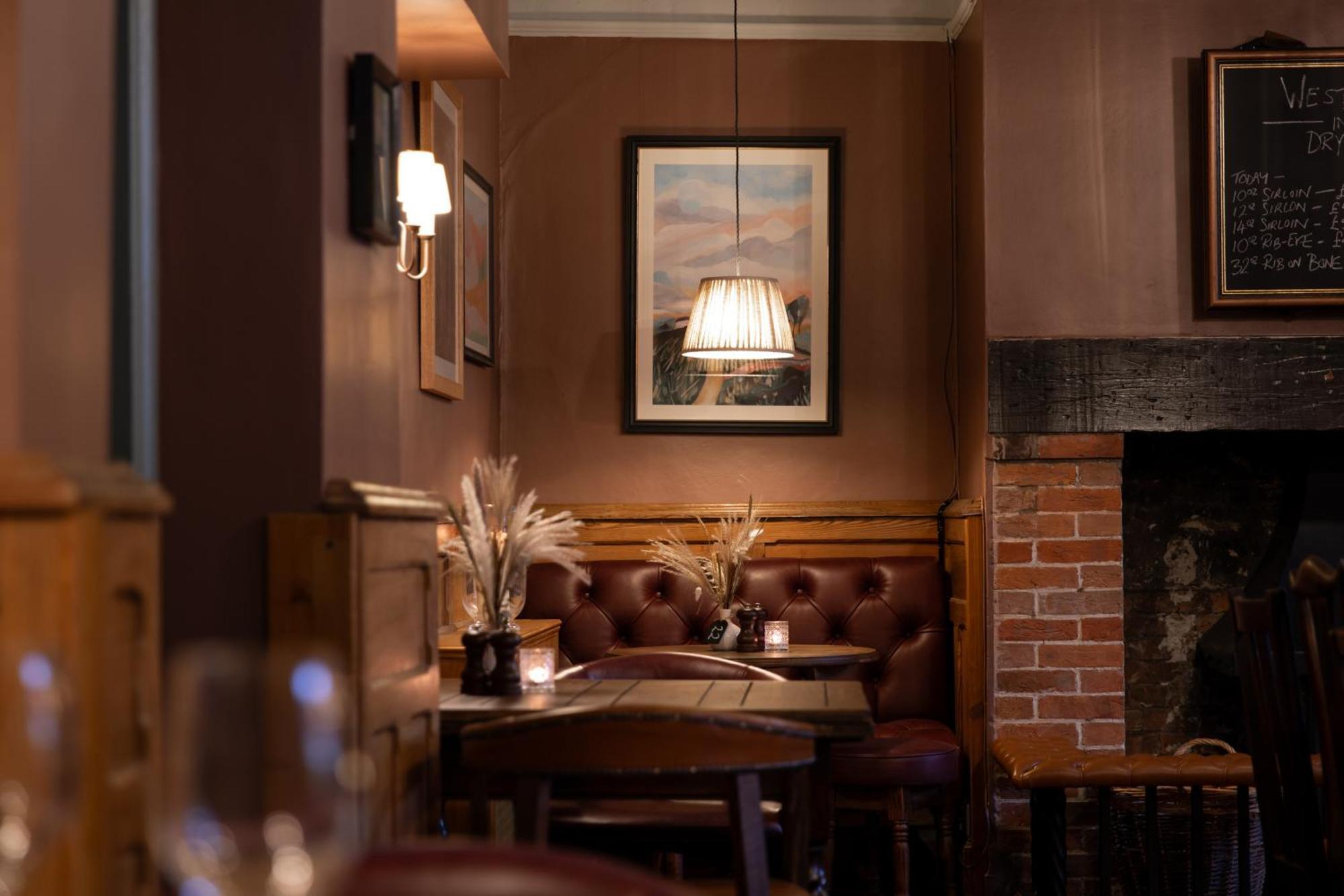 The Lamb Inn Hindon Экстерьер фото