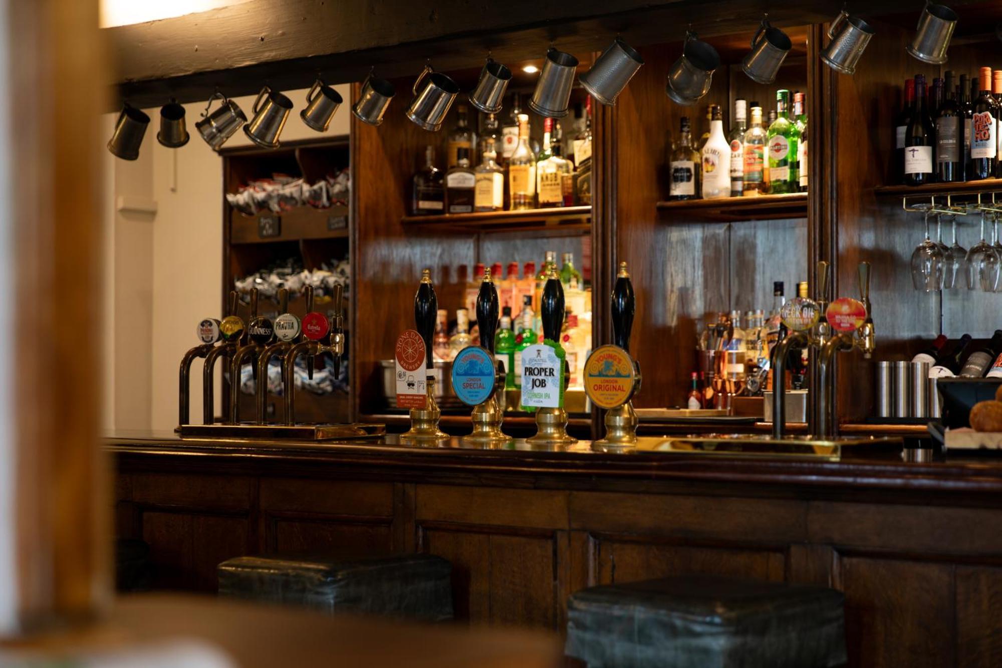 The Lamb Inn Hindon Экстерьер фото