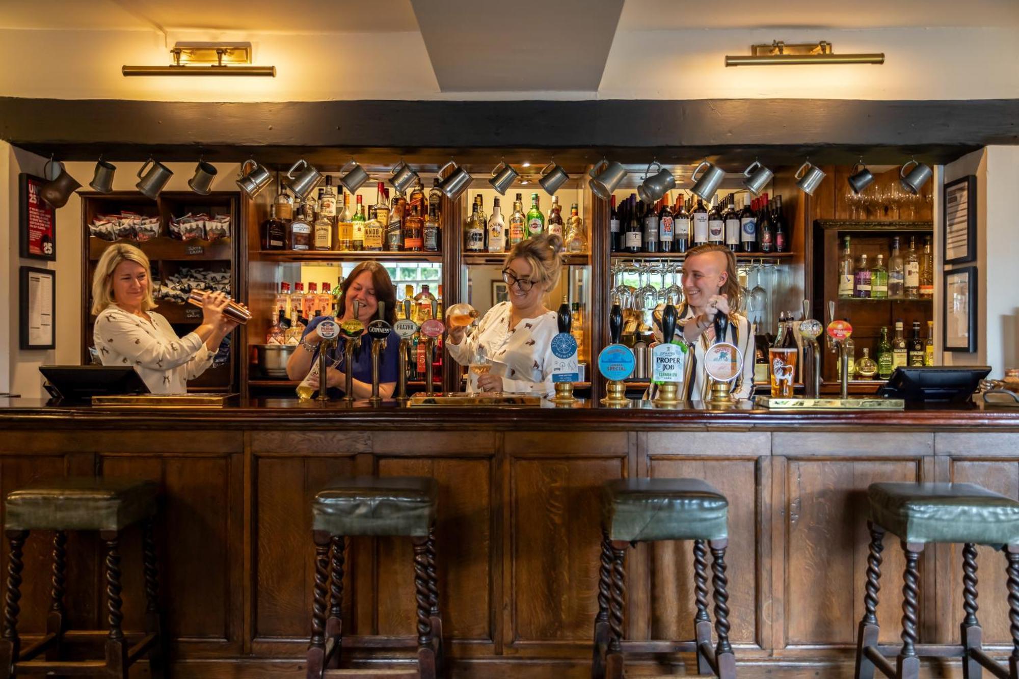The Lamb Inn Hindon Экстерьер фото