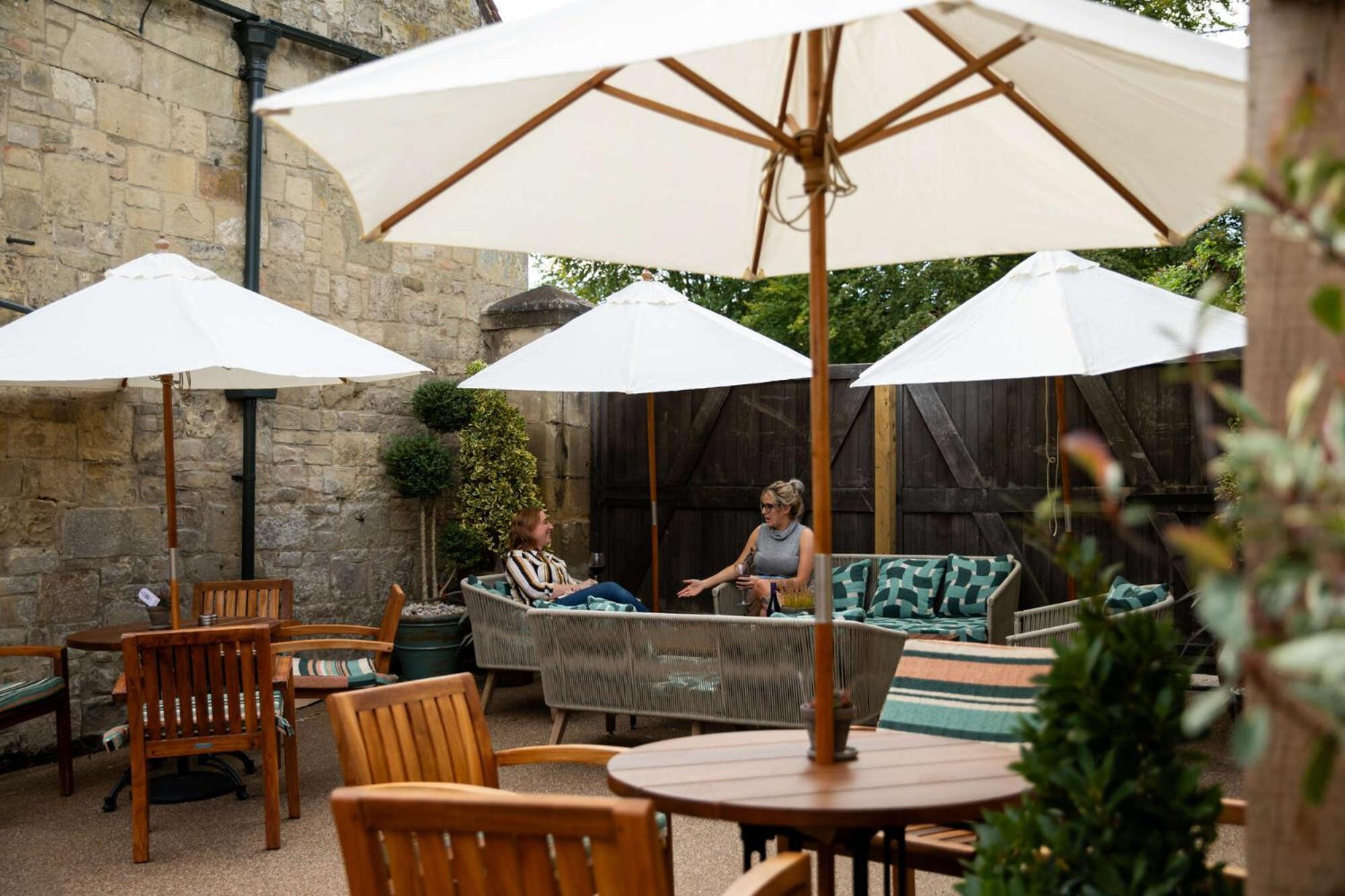 The Lamb Inn Hindon Экстерьер фото