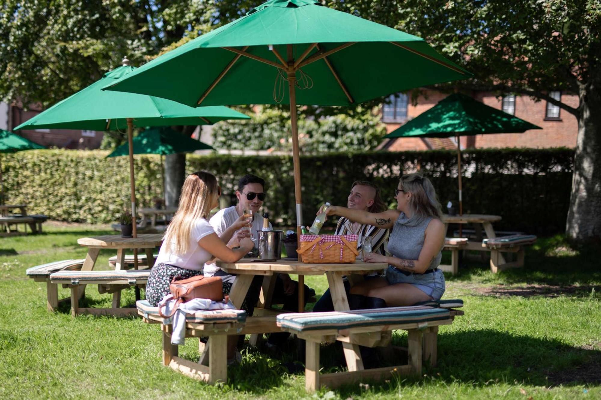 The Lamb Inn Hindon Экстерьер фото