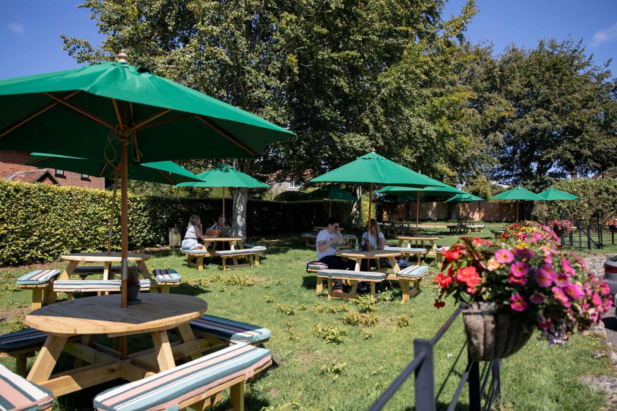 The Lamb Inn Hindon Экстерьер фото